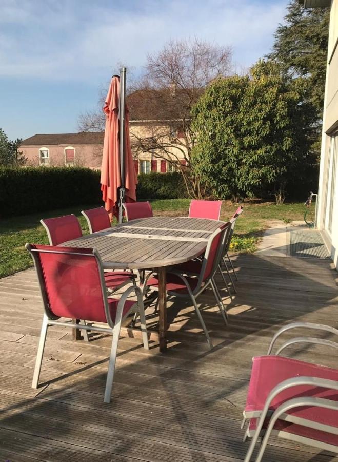 Chambre Lumineuse Dans Une Grande Villa Le Landeron Εξωτερικό φωτογραφία